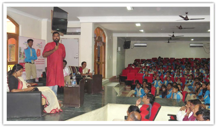 Tharun Bhascker Dhaassyam Visits Abhyasa